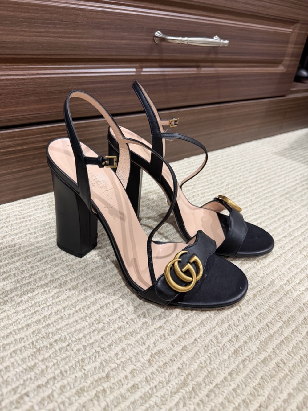 Gucci Black Leather Slingback Heels with Gold Double G - Picture 2 of 4